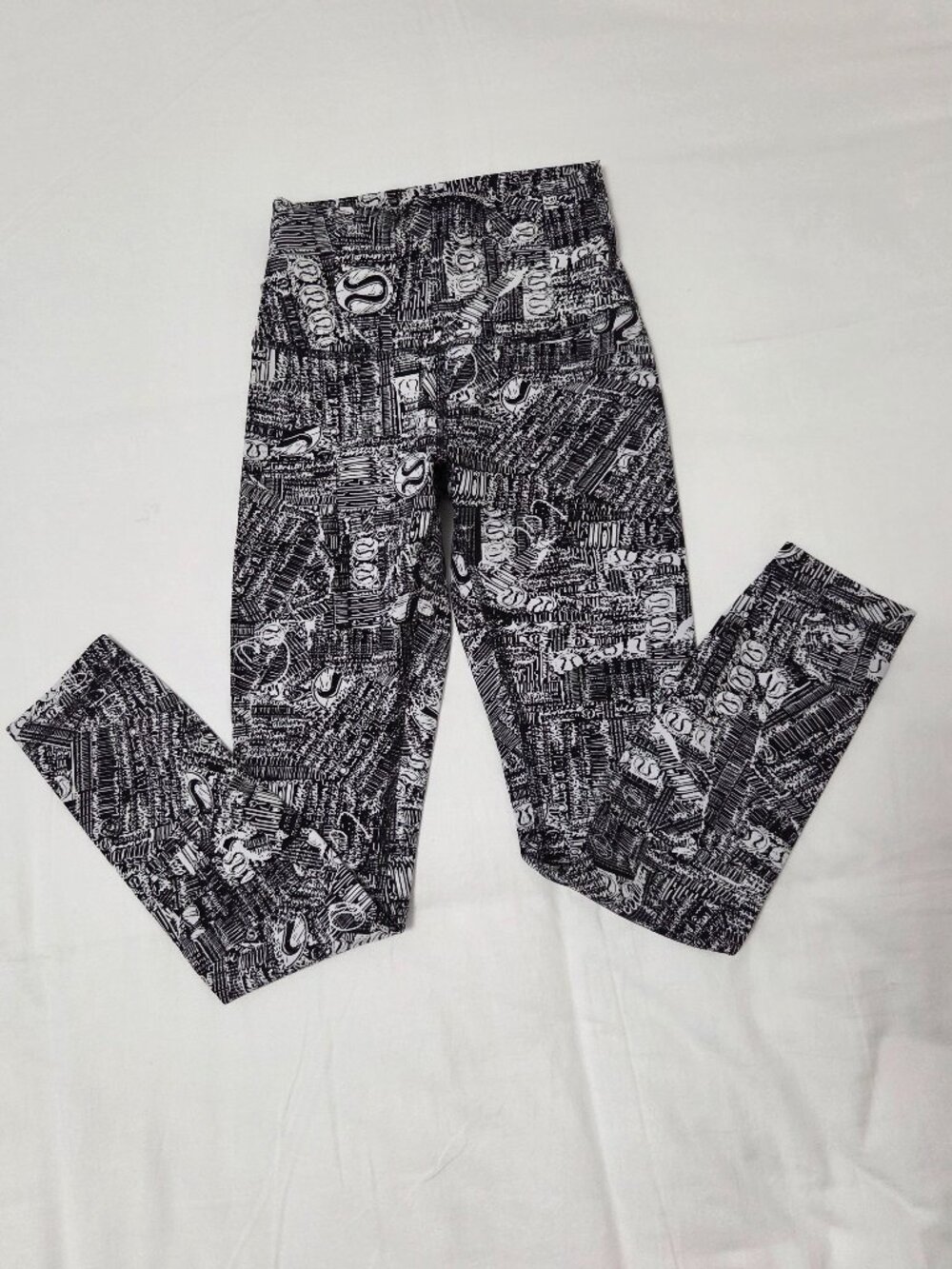Lululemon size 2 Wunder Train leggings woman